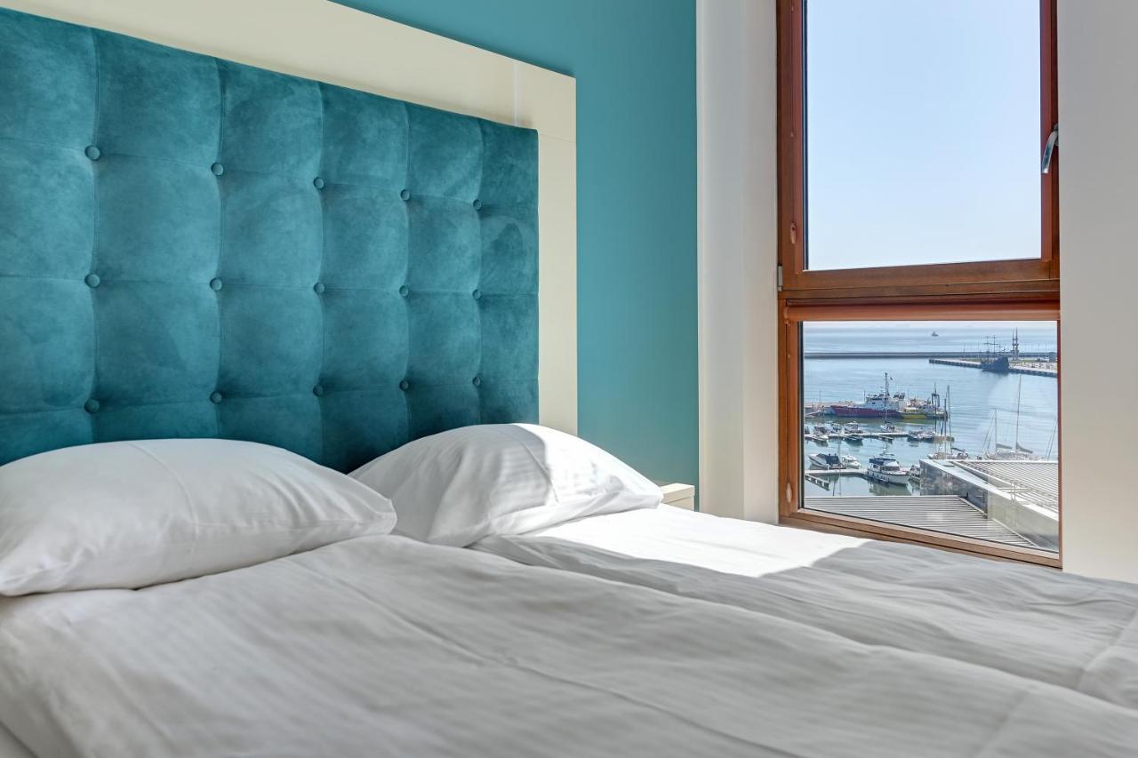 Sea Towers Apartment กดิเนีย ภายนอก รูปภาพ