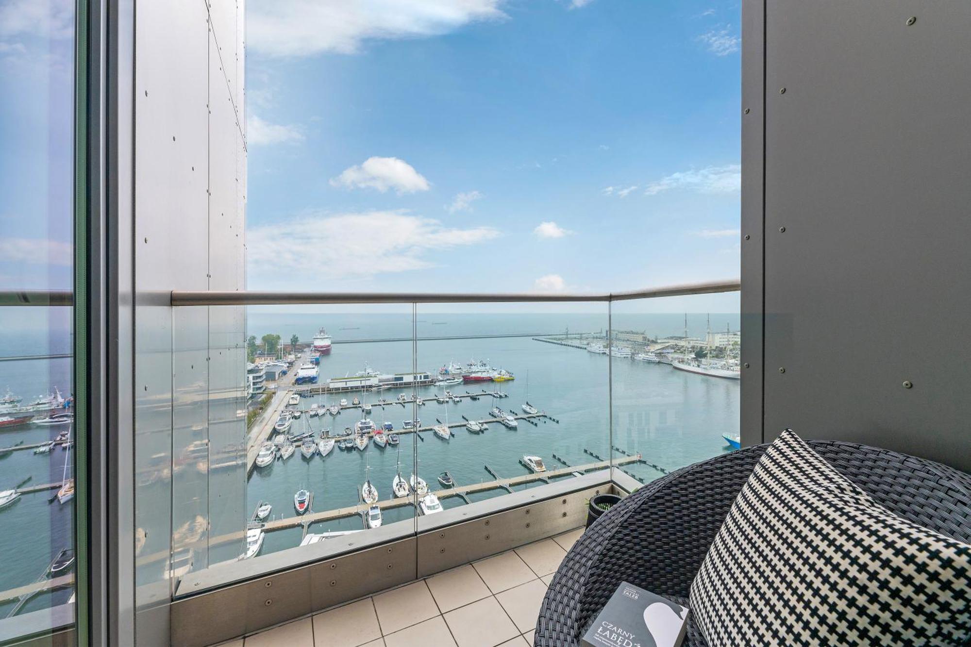 Sea Towers Apartment กดิเนีย ภายนอก รูปภาพ