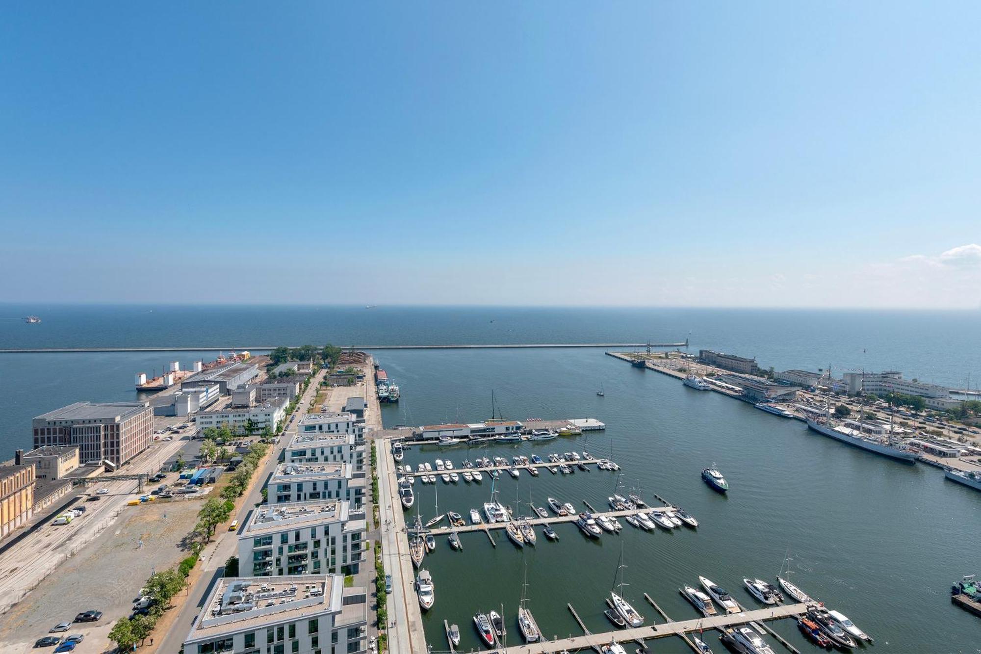Sea Towers Apartment กดิเนีย ภายนอก รูปภาพ