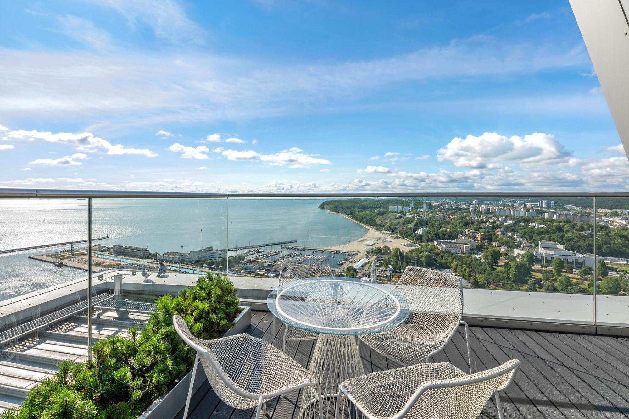Sea Towers Apartment กดิเนีย ภายนอก รูปภาพ