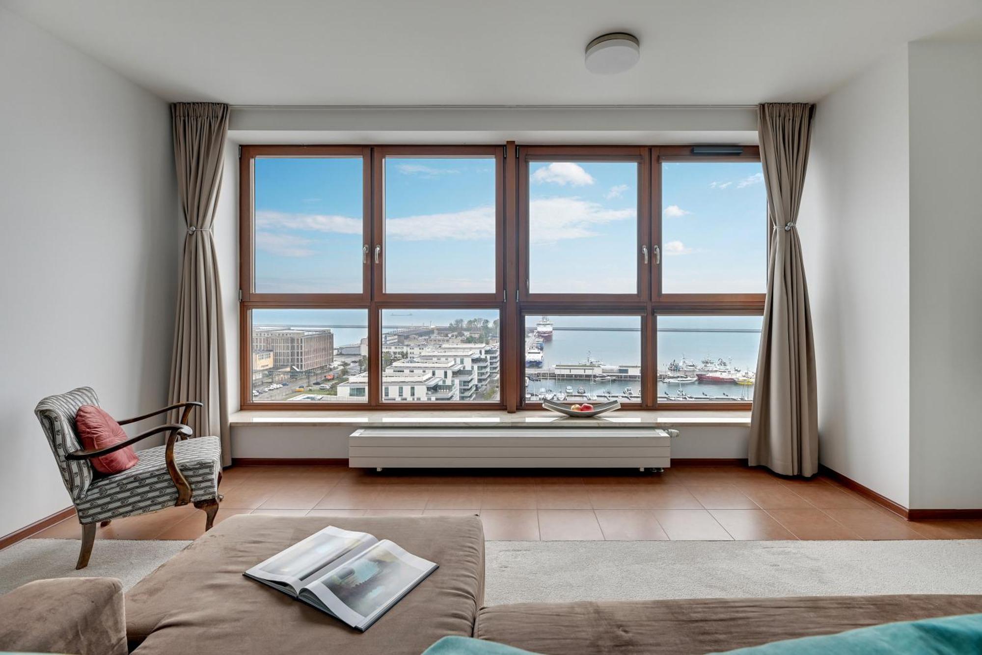 Sea Towers Apartment กดิเนีย ภายนอก รูปภาพ